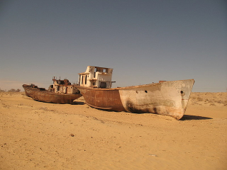 Illustration for article titled Abandoned Ships Stranded in the Desert